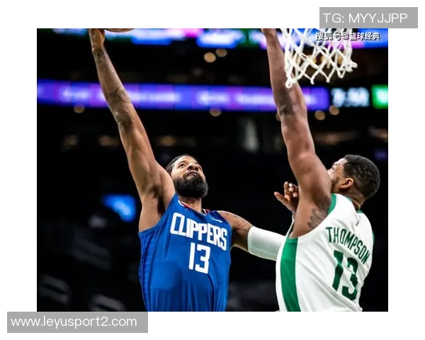 怀特首节火力全开半场贡献18分3板3助表现抢眼状态火热